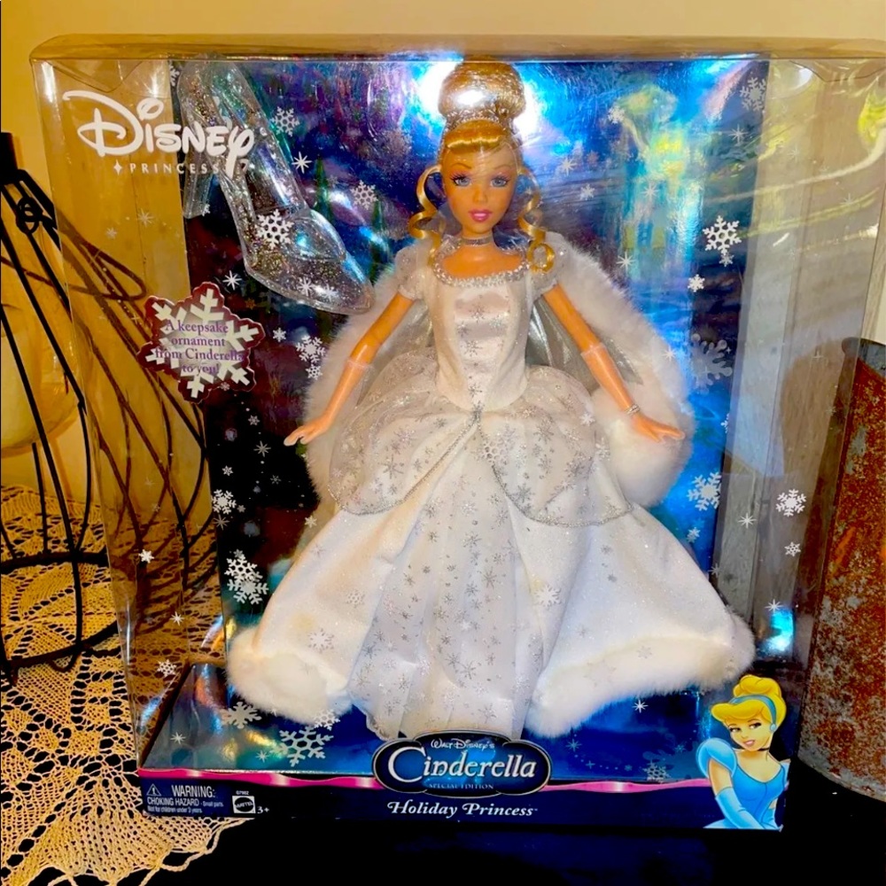 Rare Cinderella doll holiday edition Disney 2004
